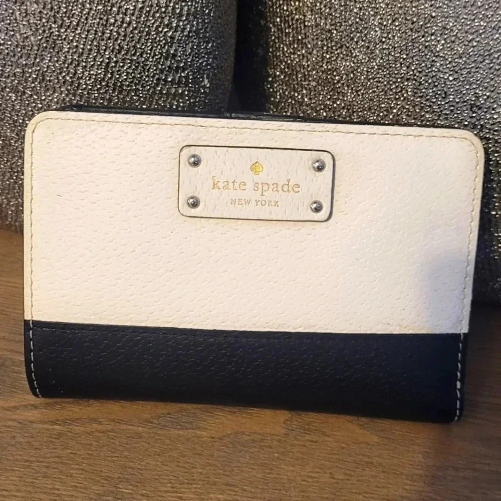 Kate Spade Leather Bifold Wallet (Good Preloved Cond)